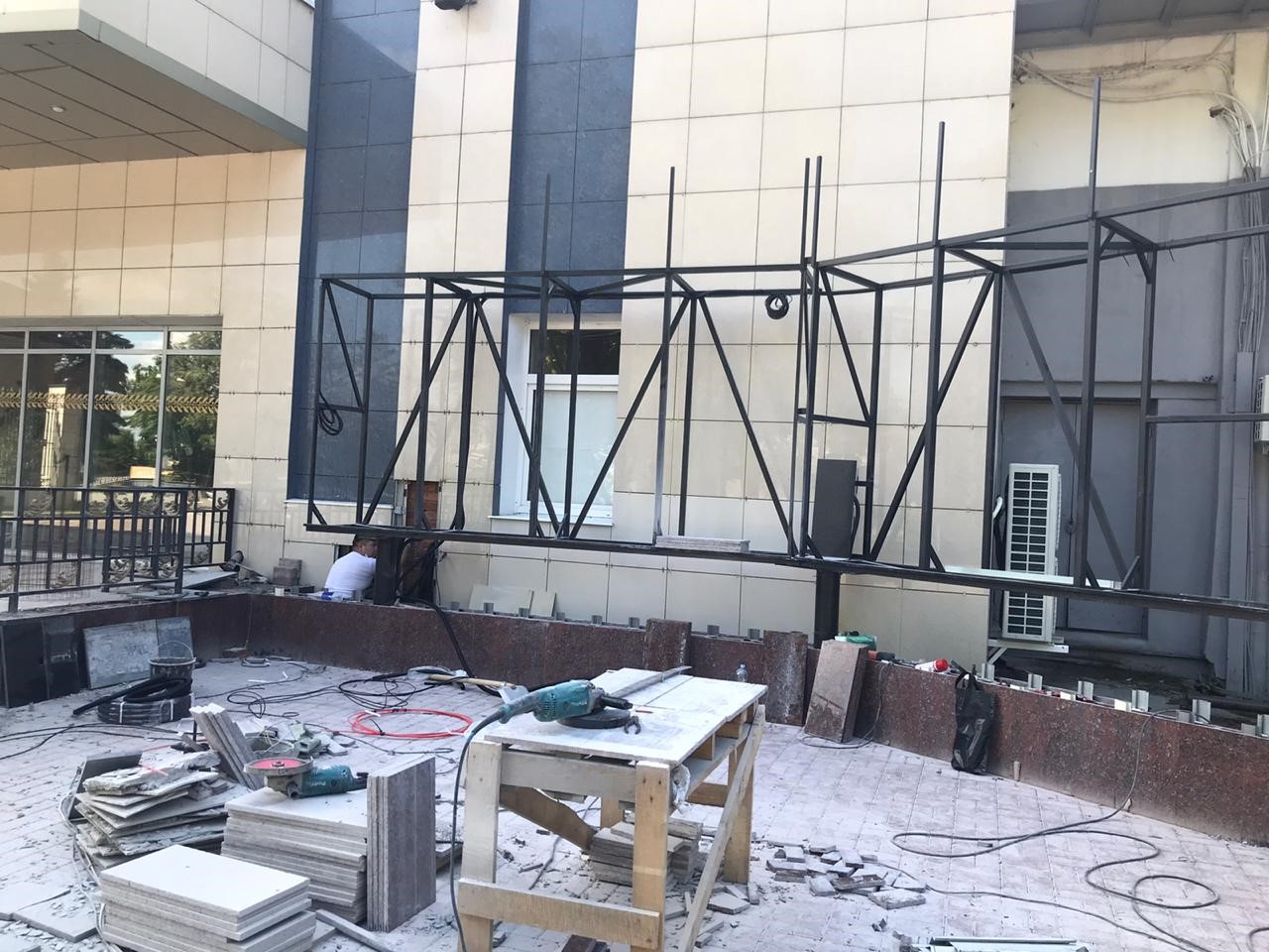 демонтаж стенда 1.jpg