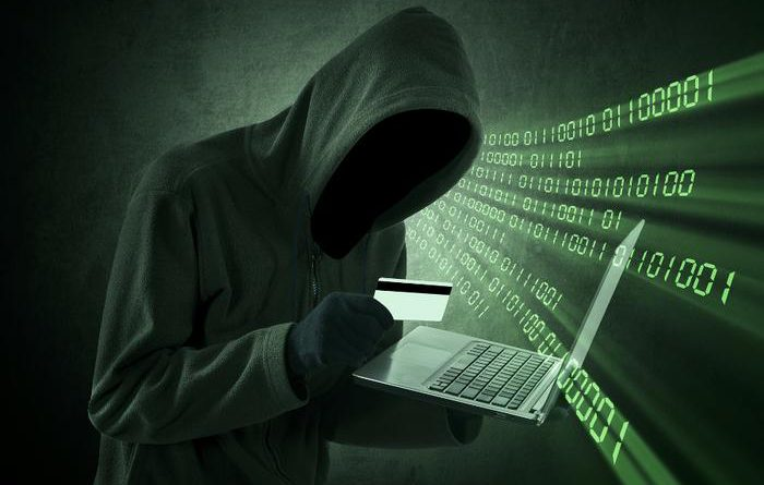 Новые вирусные атаки: на банковские счета компаний и профили Facebook