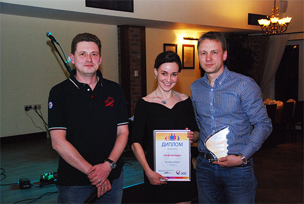 Вручение представителям компании "СофтЭксперт" диплома "Партнер года-2014"