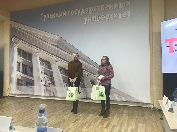 Екатерина Козлова, Альбина Громова с призами от ГК «СофтЭксперт»