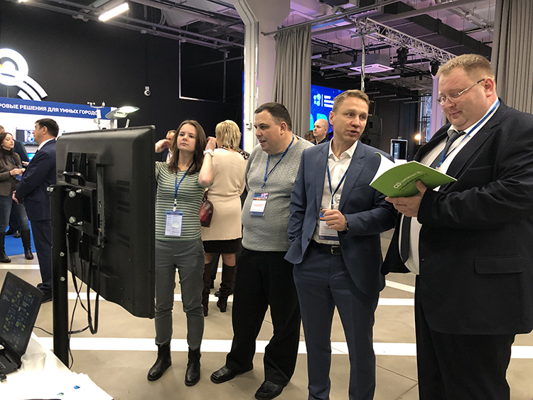 Алексей Владимирович Сорокин, генеральный директор ГК «СофтЭксперт», и Тимур Александрович Морозов, исполняющий обязанности министра цифрового развития, информационных технологий и связи Рязанской области