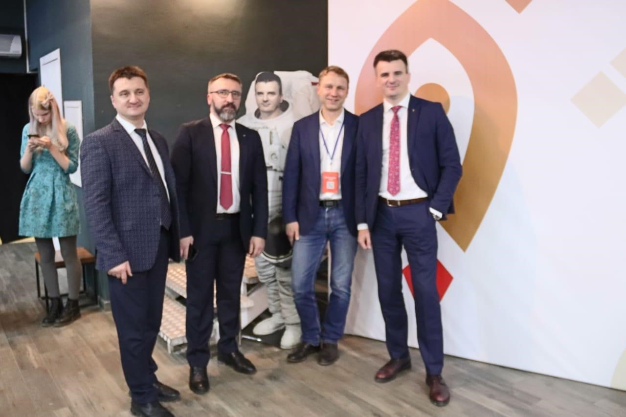 Участники «Бизнес-ёлки» с Вячеславом Романовым