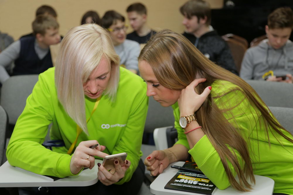 Екатерина Козлова и Альбина Громова на втором тульском хакатоне TulaHack-2019